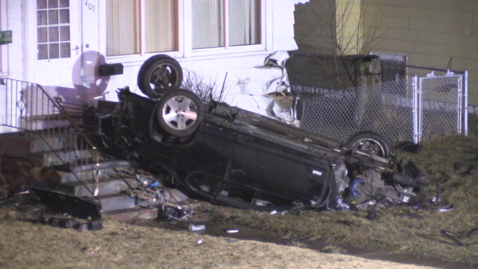 Coroner on scene of wreck in Hammond